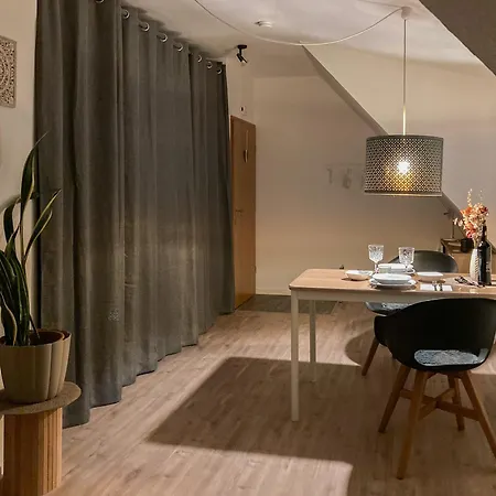 Pearls - Gemuetliches Dachgeschoss-studio Im Zentrum Von * קלב